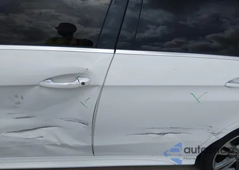 2015 Mercedes-Benz E 350 z USA, uszkodzony, nr VIN WDDHF5KB4FB128466